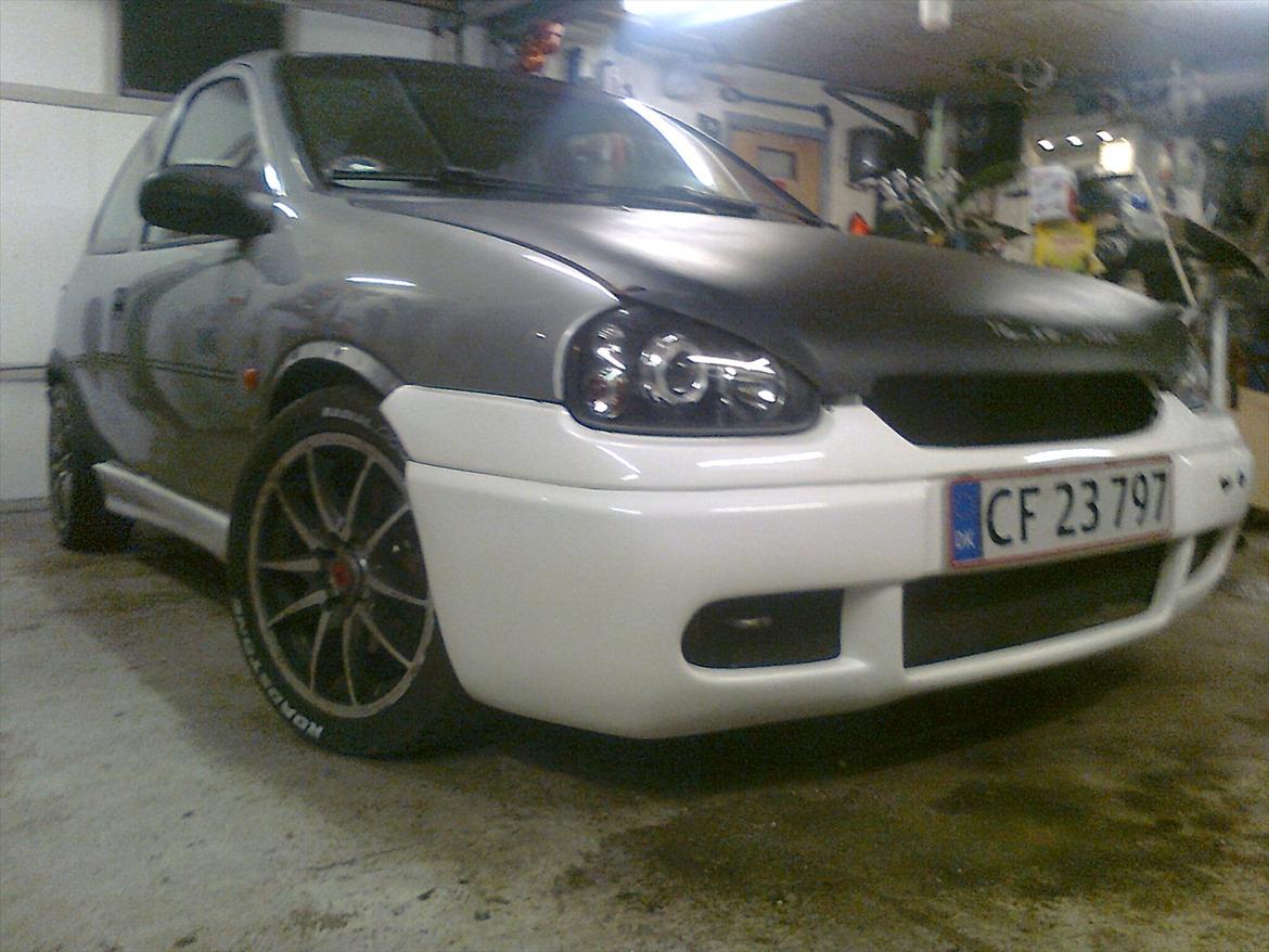 Opel Corsa GSI 1,6 16v skrottet - så kom skørterne på :) billede 4