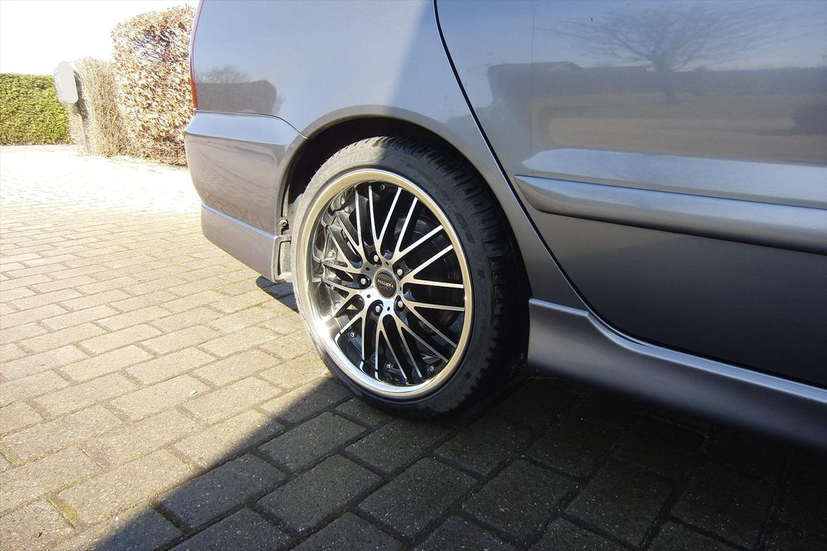 Mitsubishi Lancer 2,0 STW - Egentlig ganske pæne fælge til bilen, synes jeg billede 11