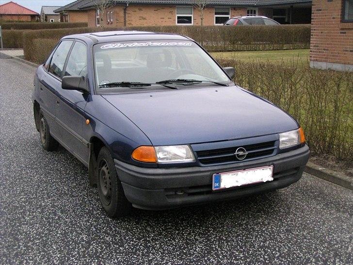 Opel astra f 1,6 i sedan billede 1
