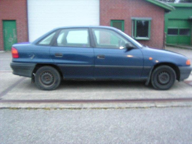 Opel astra f 1,6 i sedan billede 2