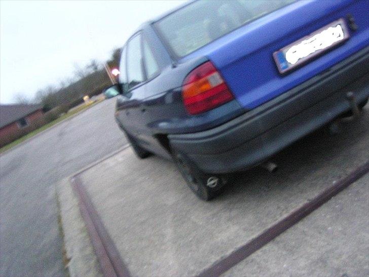 Opel astra f 1,6 i sedan billede 3