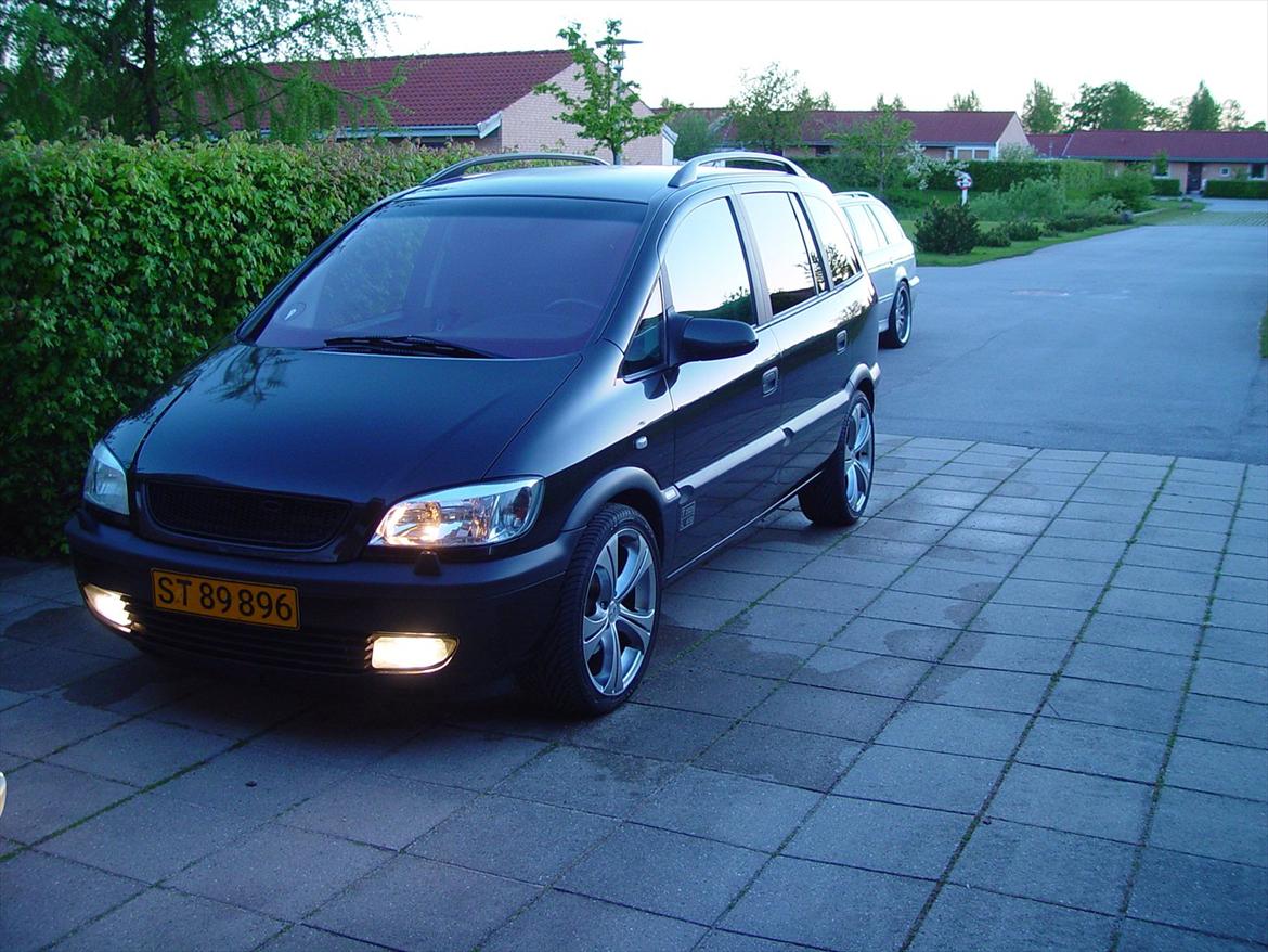 Opel Zafira Mk1 2,2 Comfort SOLGT billede 2