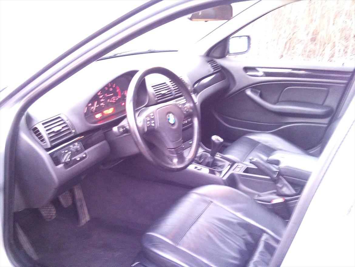 BMW e46 320d Totalskadet billede 15