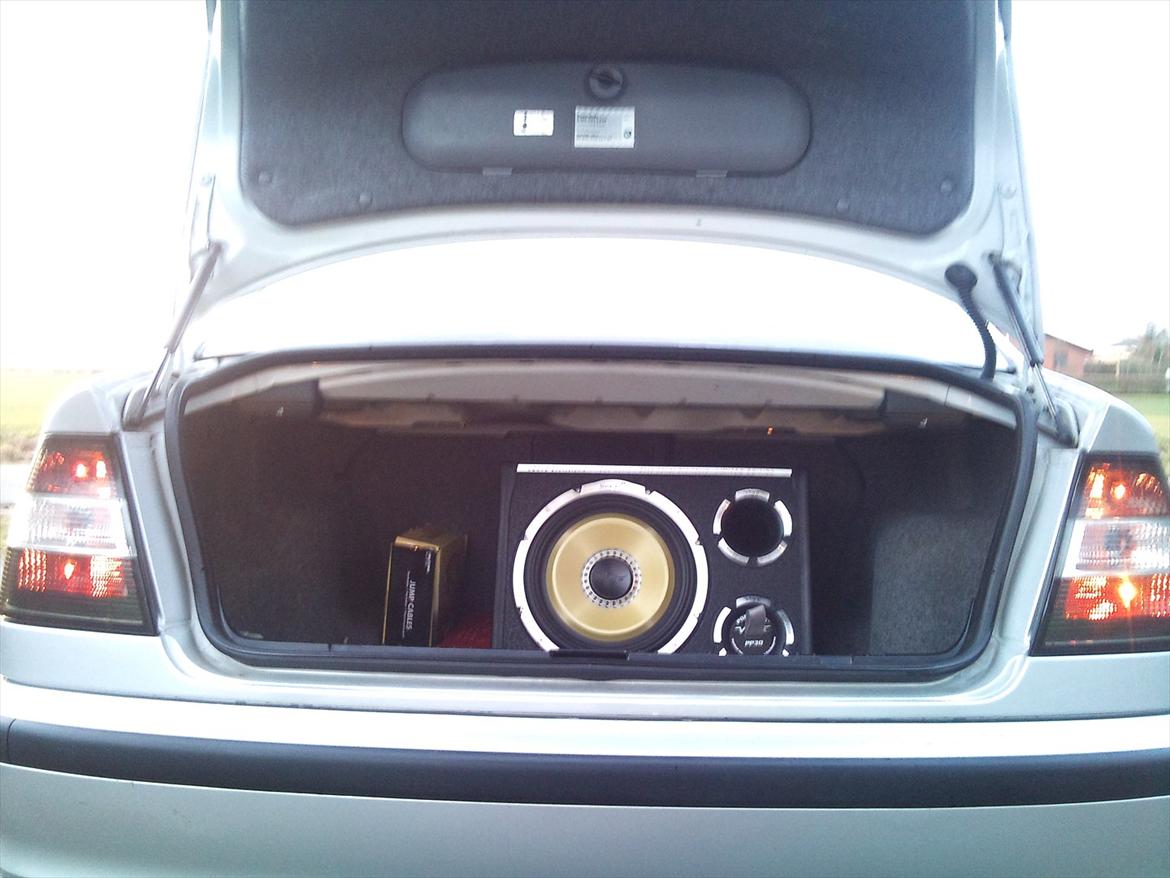 BMW e46 320d Totalskadet billede 17