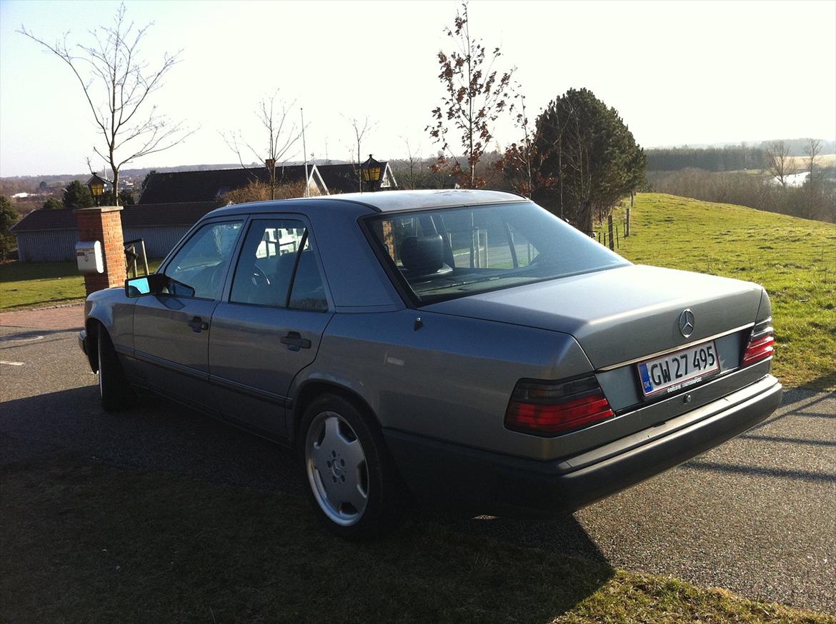 Mercedes Benz w124 230 E tidligere bil billede 1