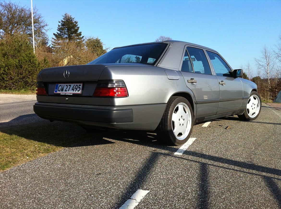 Mercedes Benz w124 230 E tidligere bil billede 3