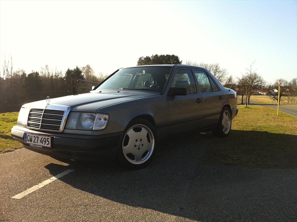 Mercedes Benz w124 230 E tidligere bil billede 9