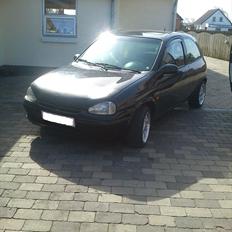 Opel corsa 1,4 i sport.