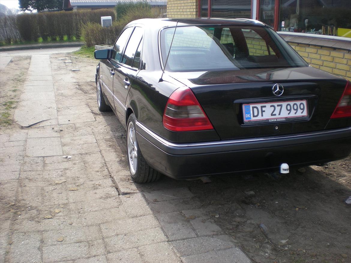 Mercedes Benz C250D Elegance - Nye som den står nu
Med spacer bagpå billede 12