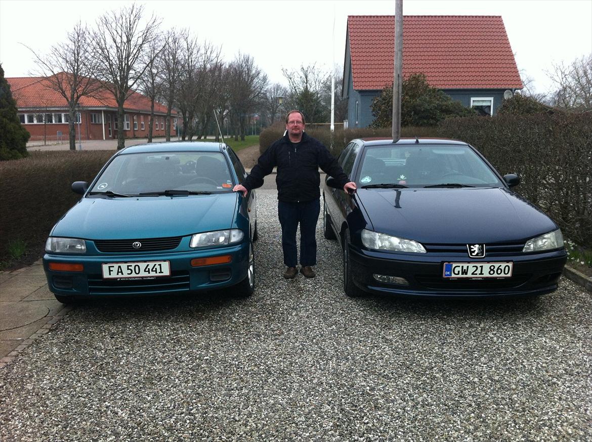 Peugeot 406 - tja det er så mig sammen med bægge mine biler bellederne er taget ved en kammarat billede 17