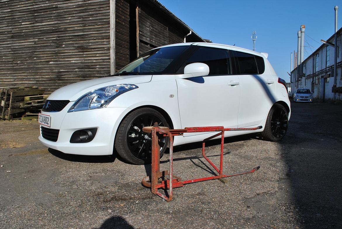 Suzuki Swift Totalskadet :- / - Lidt sjov skal man jo ha :D billede 1
