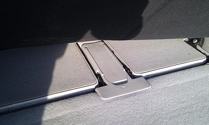 Opel Zafira 7 pers. 2,0Dti Selection "solgt" - De 2 ekstra læder sæder i bag, der ligger i gulvet til daglig, men som kommer op når vi har alle 5 børn samlet. billede 10