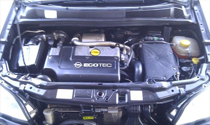 Opel Zafira 7 pers. 2,0Dti Selection "solgt" - Den er en smule smattet i motorrummet, pga. rustbeskyttelse. billede 19