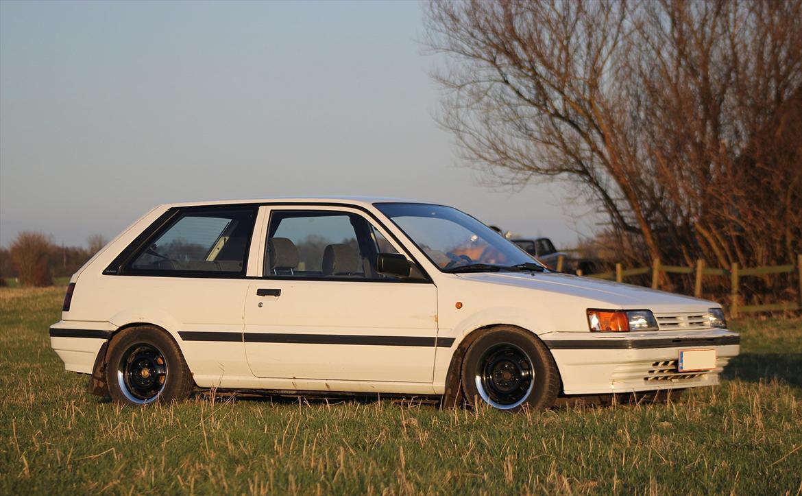 Nissan Sunny billede 1