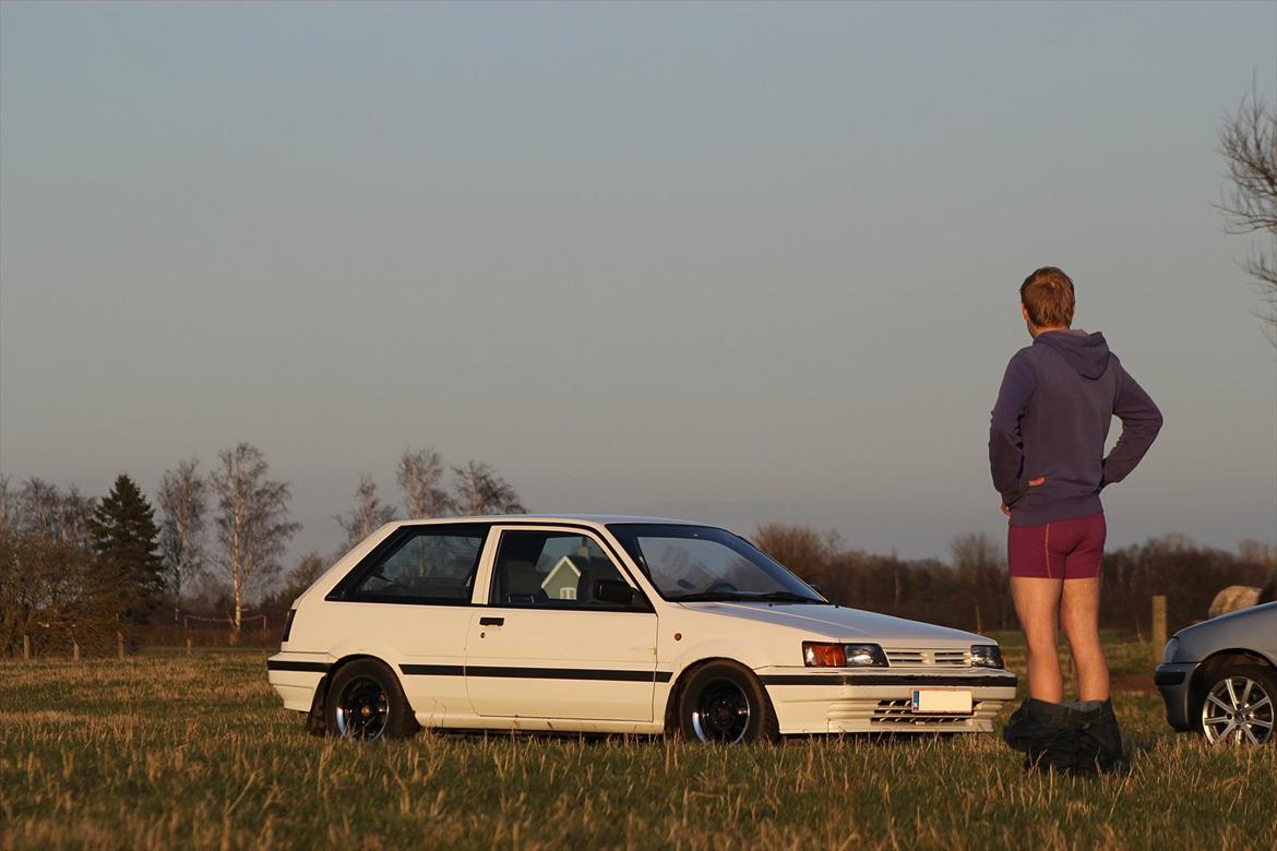 Nissan Sunny - Samme effekt med piger.. Ellers ingen kommentar.  Model: Just billede 7