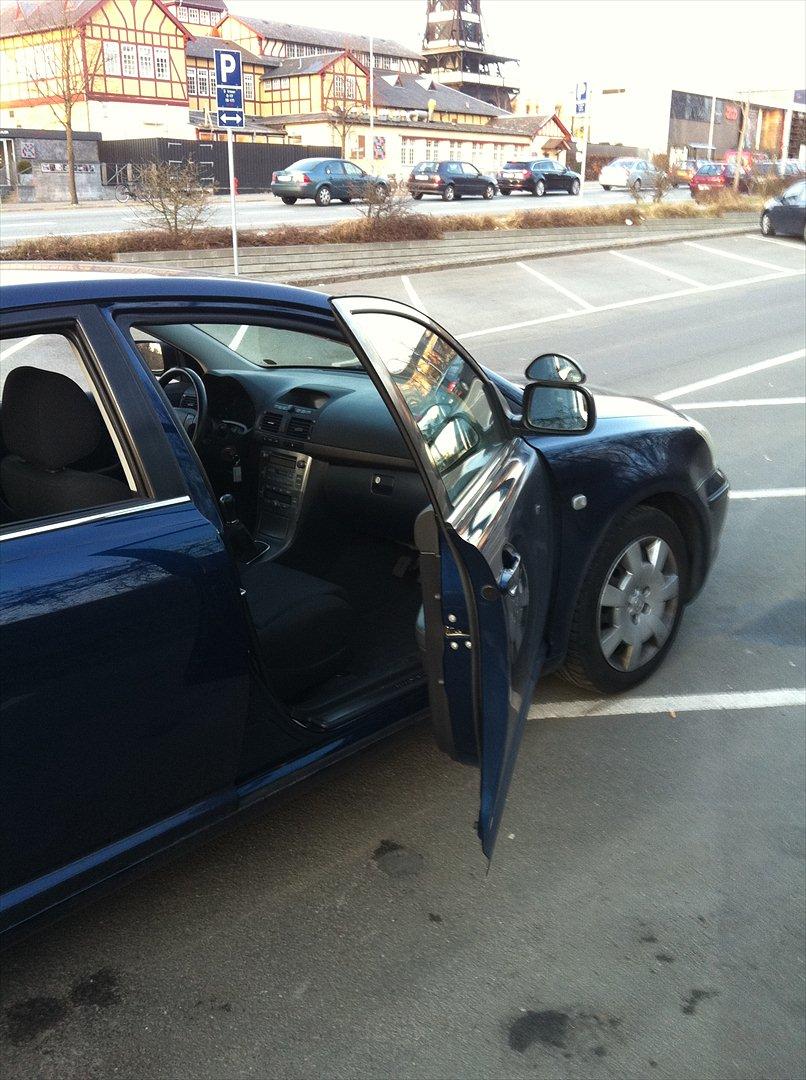 Toyota Avensis billede 8