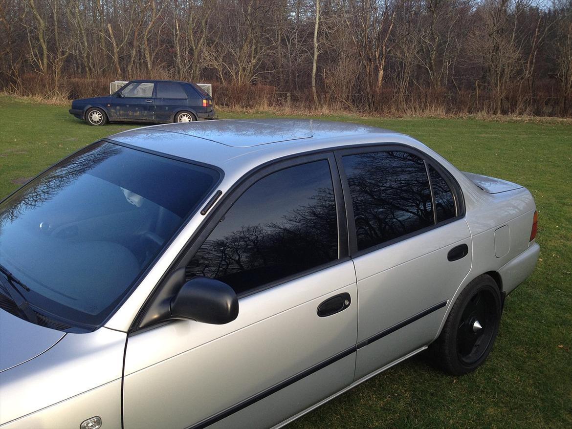 Toyota corolla 1,3 sedan beat - ja det ser sort ud billede 15