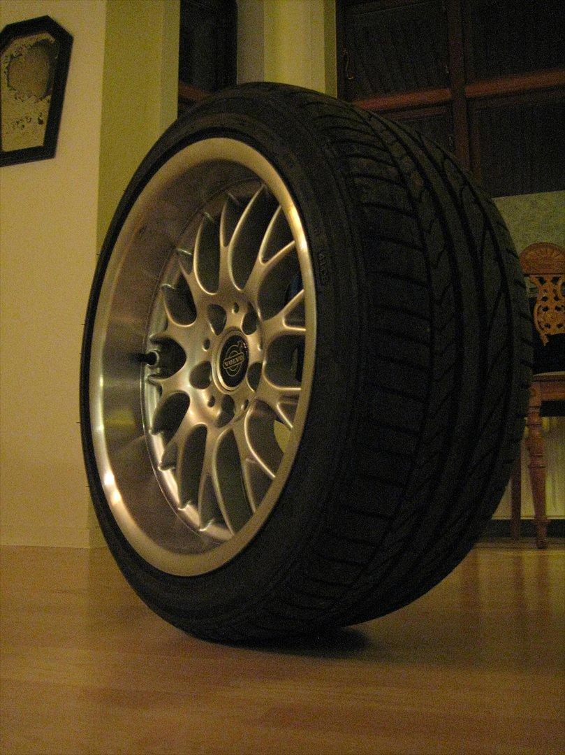 Volvo 242 GT - 17" Rondell  5x108, special lavet til volvo.  235/40/17  billede 2