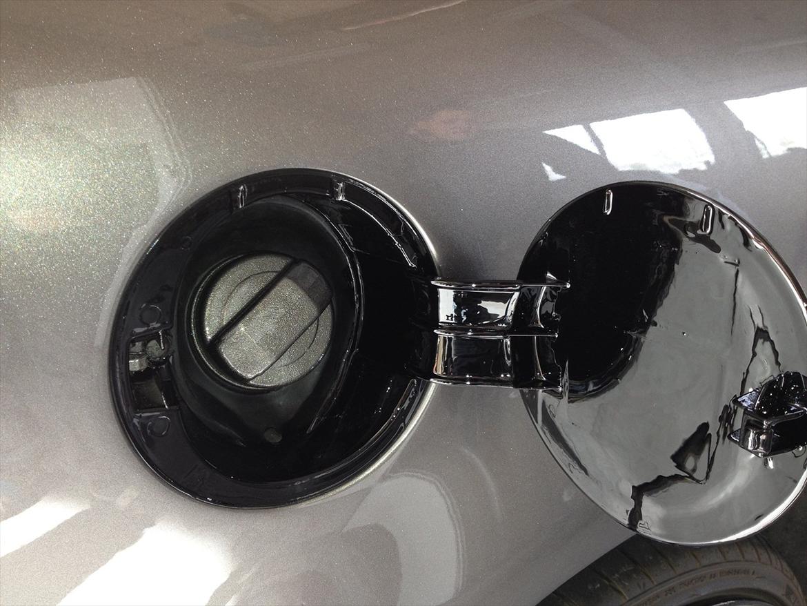 VW Passat Airride - Solgt - Blank sort inden i og låg i bilens farve billede 16