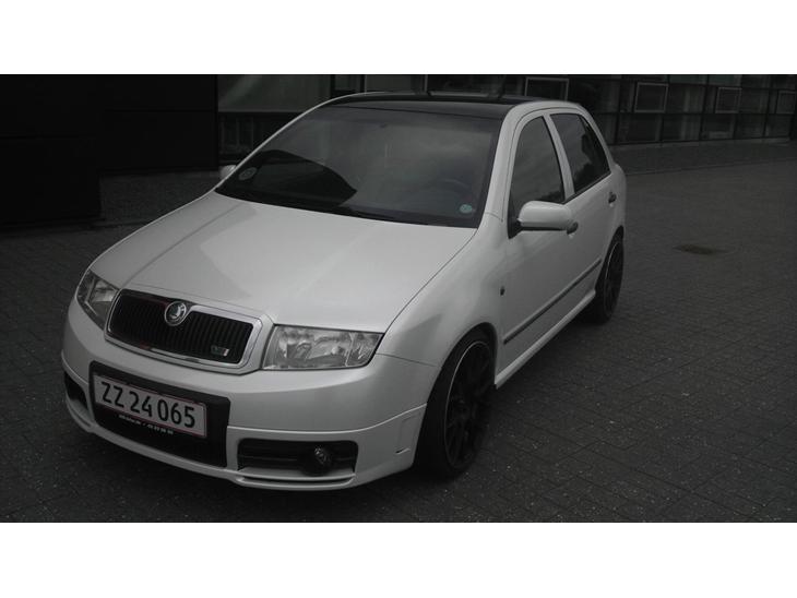 {{currentPhoto.altText}} billede {{currentPhoto.number}}