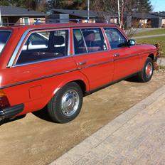 Mercedes Benz 123 230TE  SOLGT