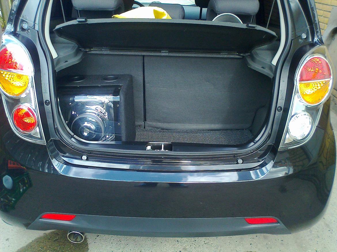Chevrolet Spark 1.0 LS - 500 Watt Sub, og 3550 watt forstærker gemt under billede 3