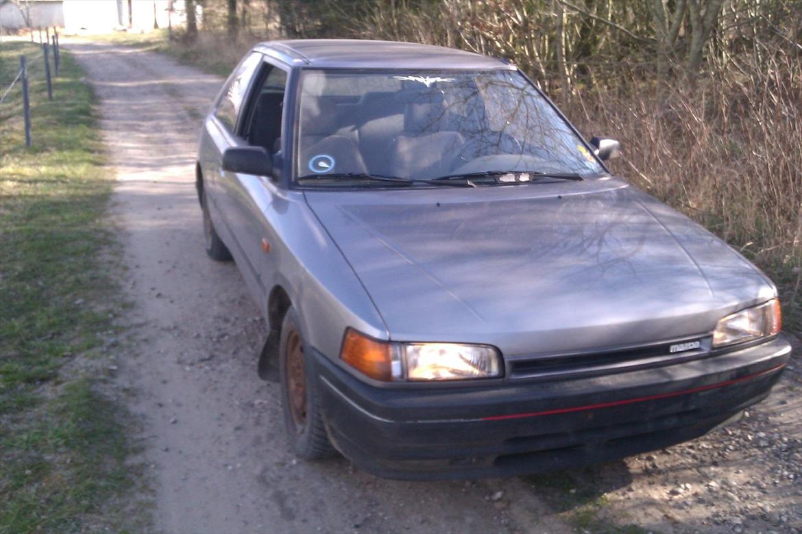 Mazda 323 LX 1.3 16v billede 1