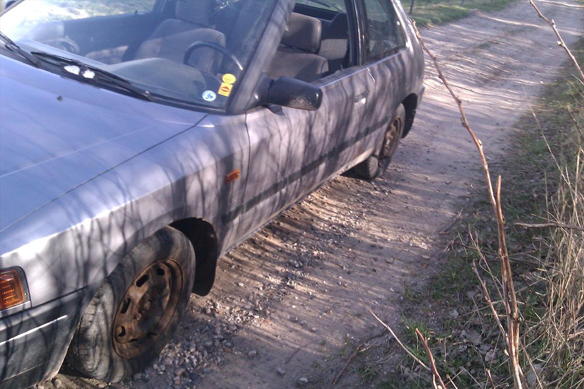 Mazda 323 LX 1.3 16v billede 5