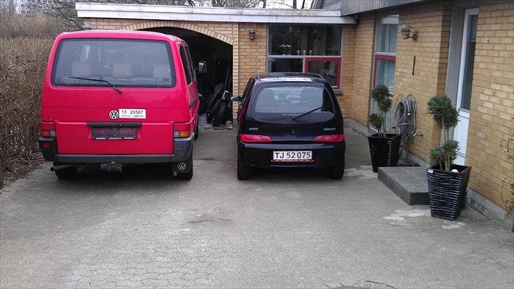 VW Caravelle - Caravelle ved siden af min Fiat, som ikke kan komme ind på Bilgalleri... billede 8