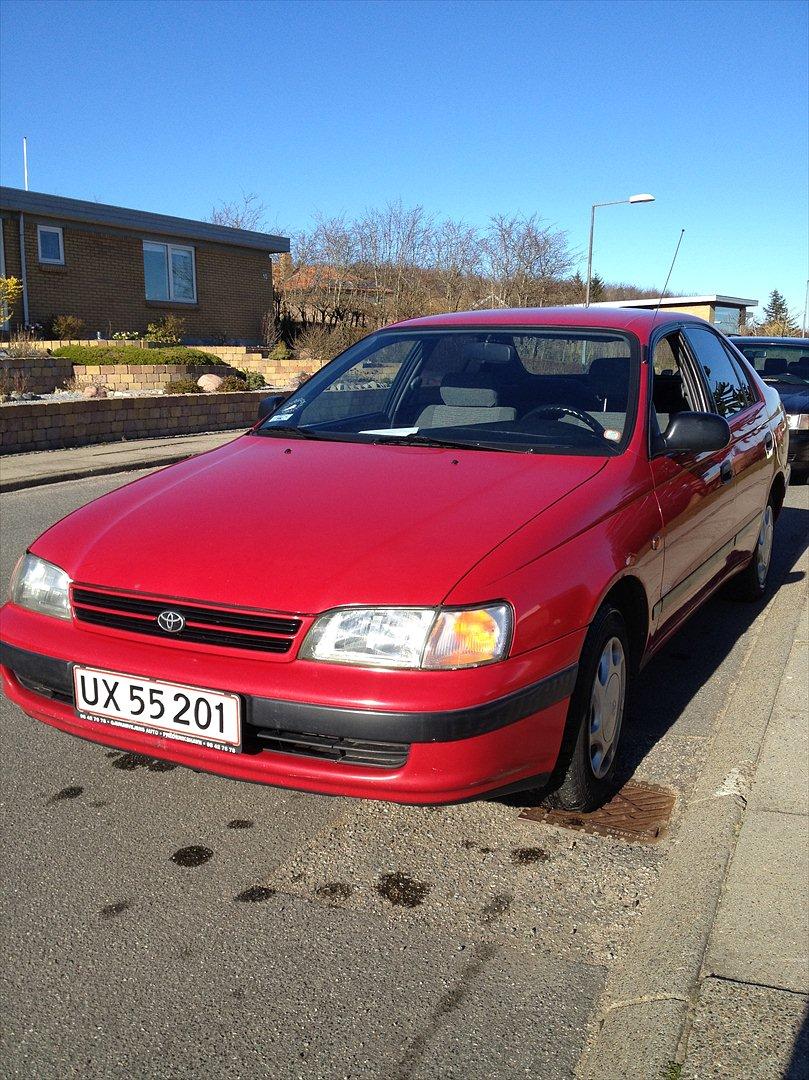 Toyota Carina E billede 1