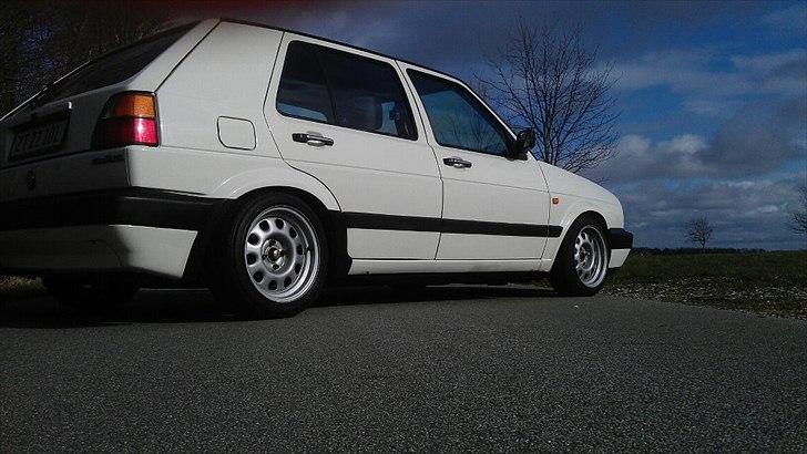 VW Golf 2. 1,6. GL. 4 dørs.  ( SOLGT ) - Står på bredet stålfælge, lavet om til 7,5" x 14" billede 17