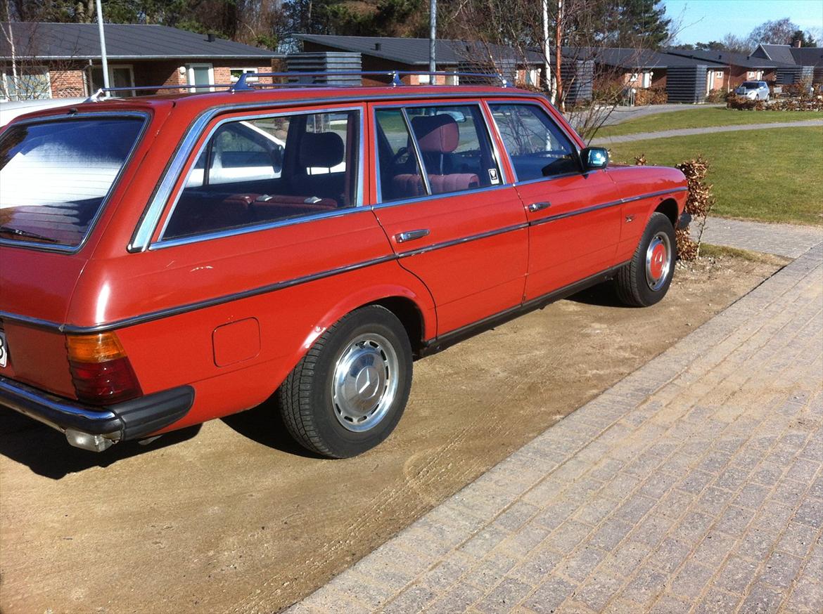 Mercedes Benz 123 230TE  SOLGT billede 1