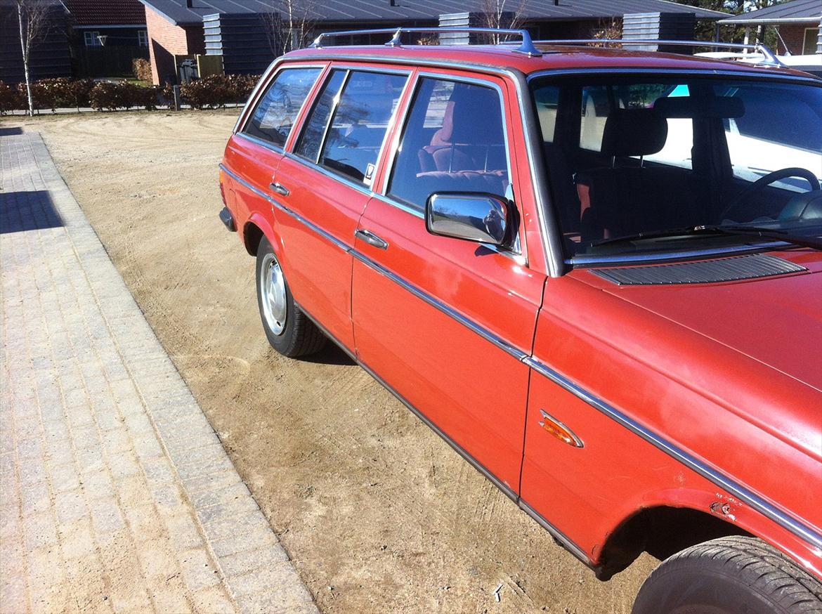 Mercedes Benz 123 230TE  SOLGT billede 2