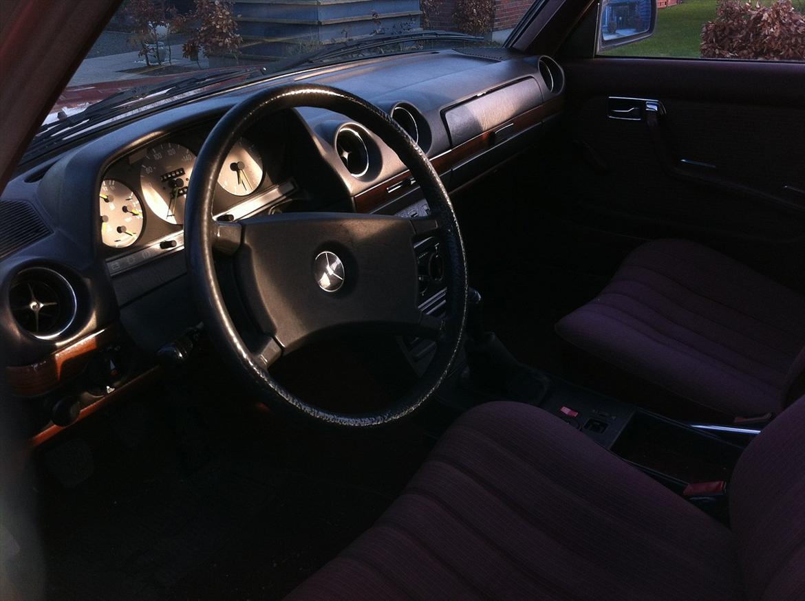 Mercedes Benz 123 230TE  SOLGT billede 3