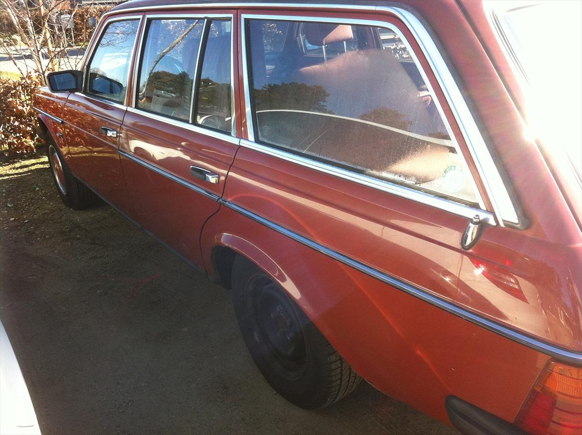 Mercedes Benz 123 230TE  SOLGT billede 6