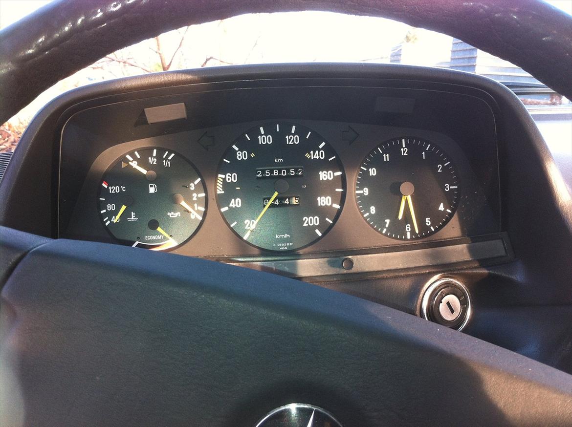 Mercedes Benz 123 230TE  SOLGT billede 9