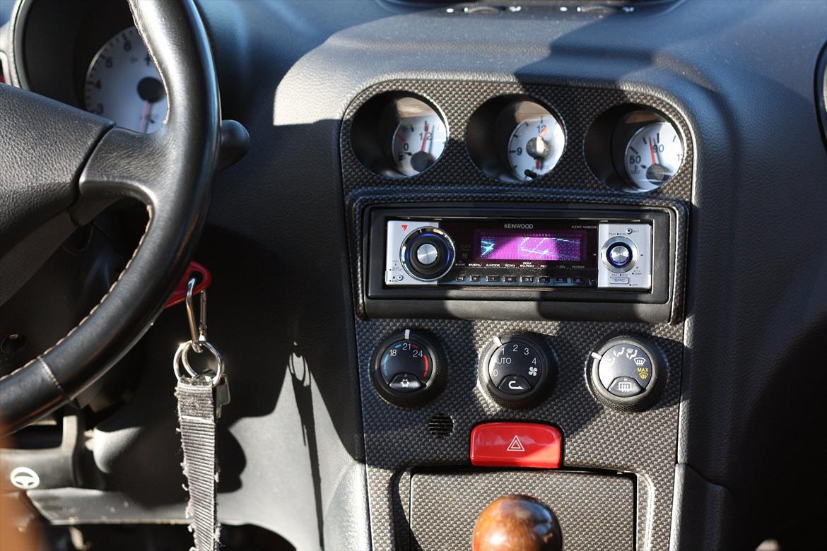 Alfa Romeo 156 2,5 V6 24V - Carbon midterkonsol og trim fra en 2,0 sport, så mangler jeg kun at skifte gearknoppen billede 10