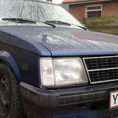 Opel kadett d 14 se/ v6 ?