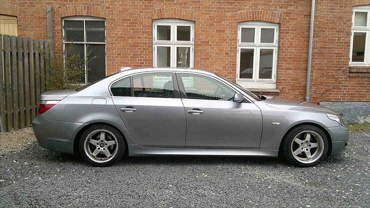 BMW E60 530d Stjålet - lige et forsøg med et sæt gamle fælge.. billede 3
