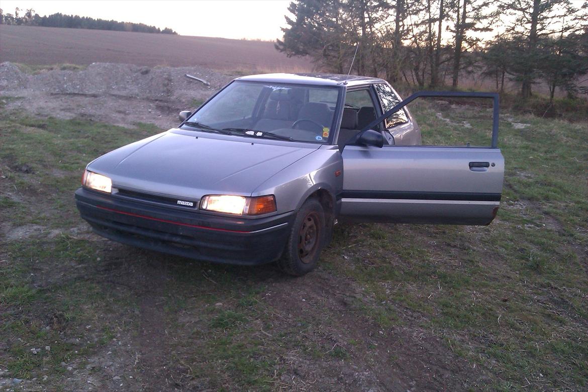 Mazda 323 LX 1.3 16v billede 14