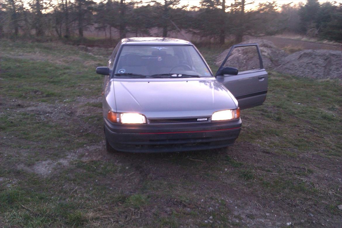 Mazda 323 LX 1.3 16v billede 15
