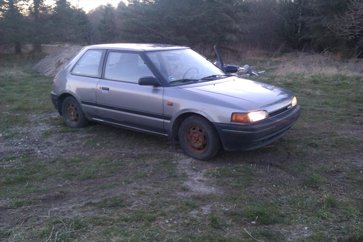 Mazda 323 LX 1.3 16v billede 16