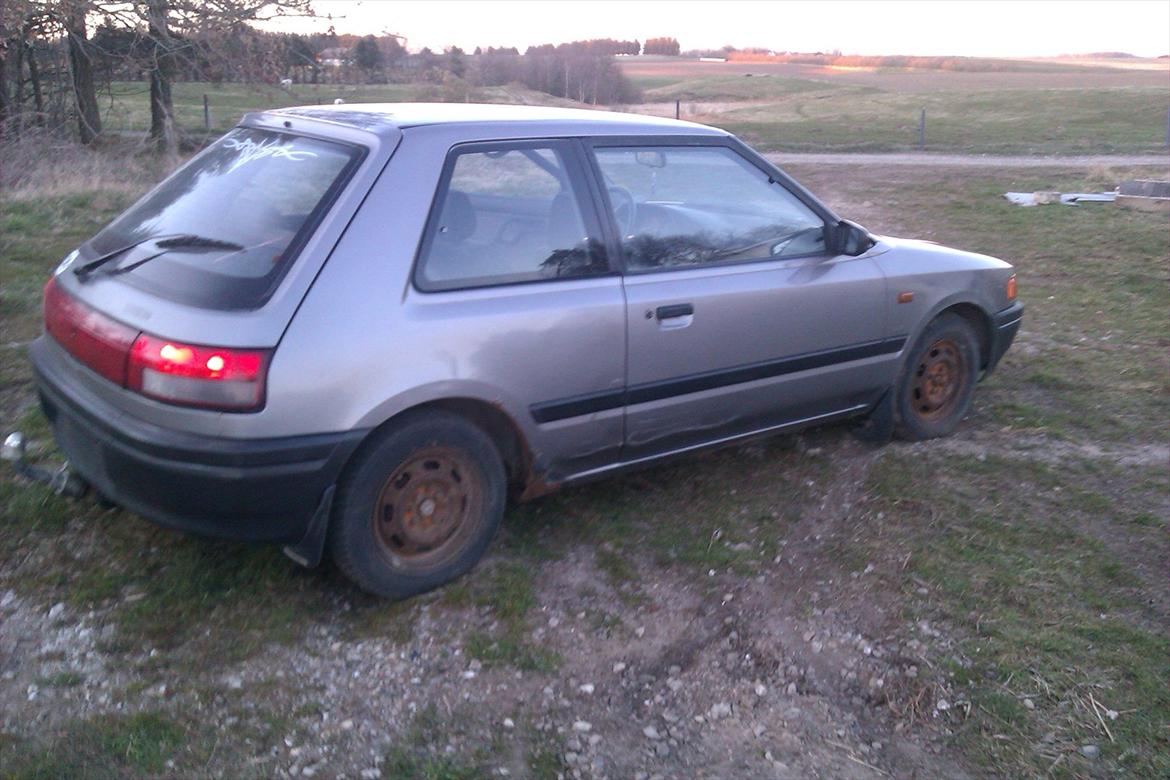 Mazda 323 LX 1.3 16v billede 17