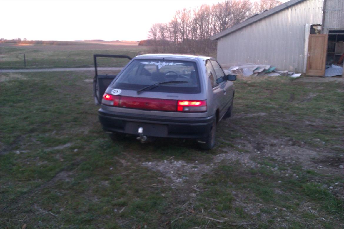 Mazda 323 LX 1.3 16v billede 18