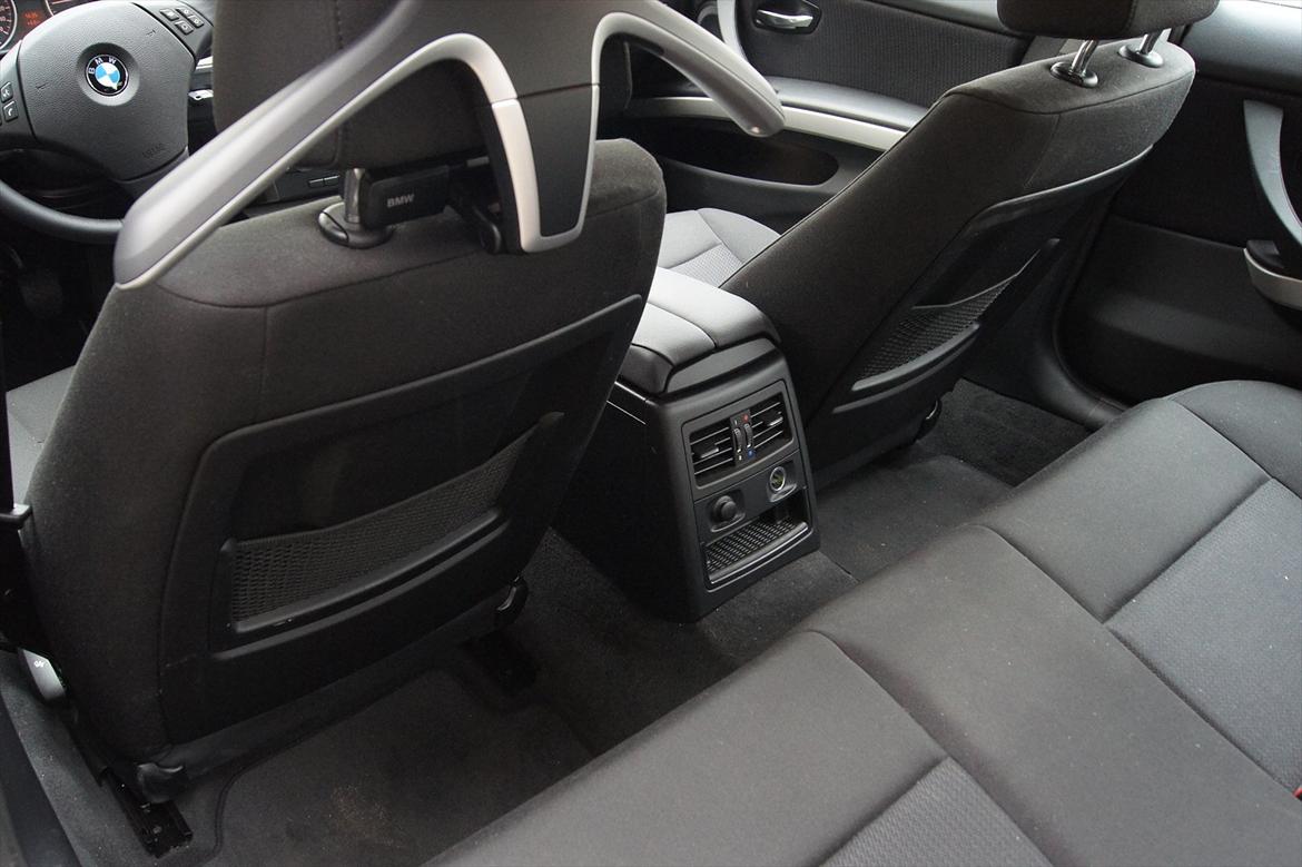 BMW 320d - Bagsæderne. billede 10