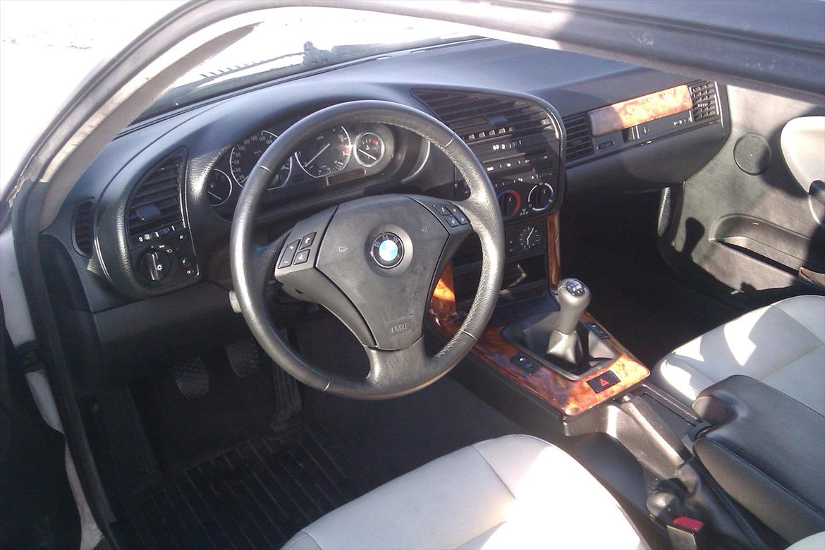 BMW E36 320I - SOLGT billede 11