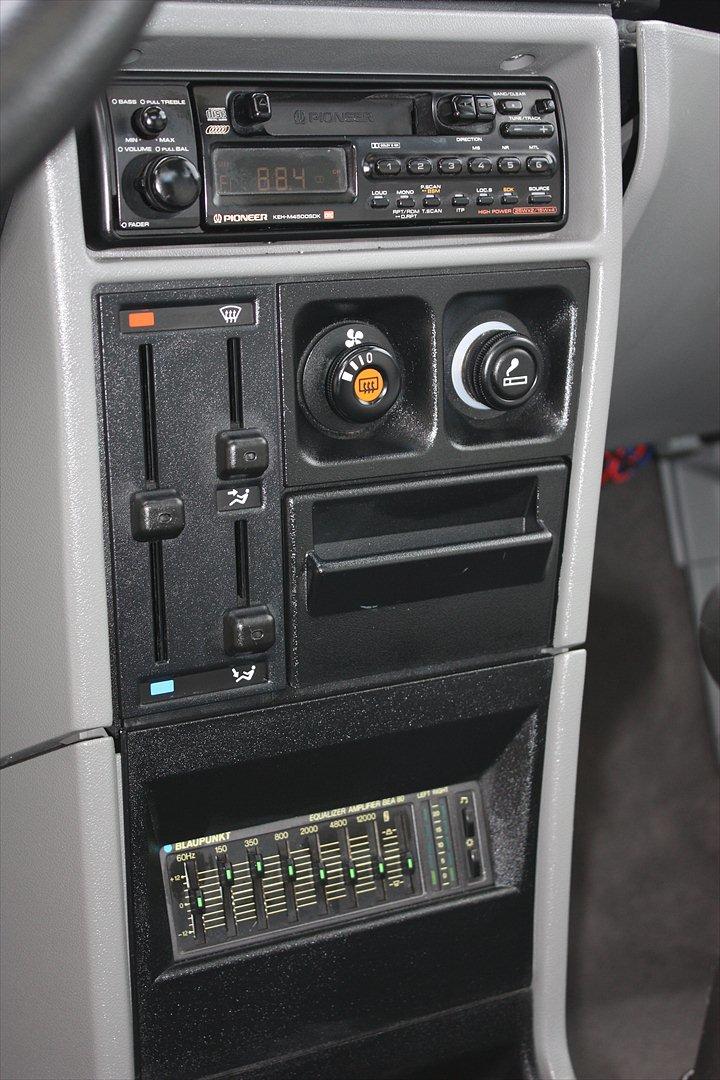 Opel Kadett E-CC 1.3S Club - Old-style head unit, og original equalizer-booster. billede 10