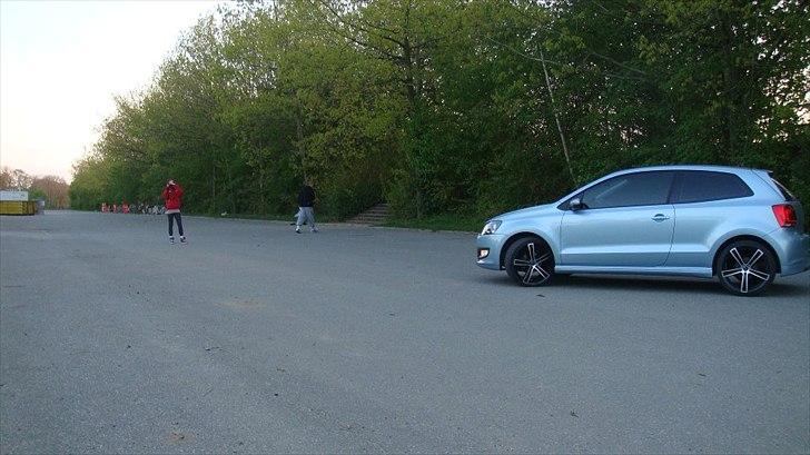 VW Polo TDI (SOLGT) - Sarah min veninde tager lidt billeder. billede 11