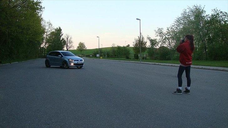 VW Polo TDI (SOLGT) - Sarah min veninde tager lidt billeder. billede 12