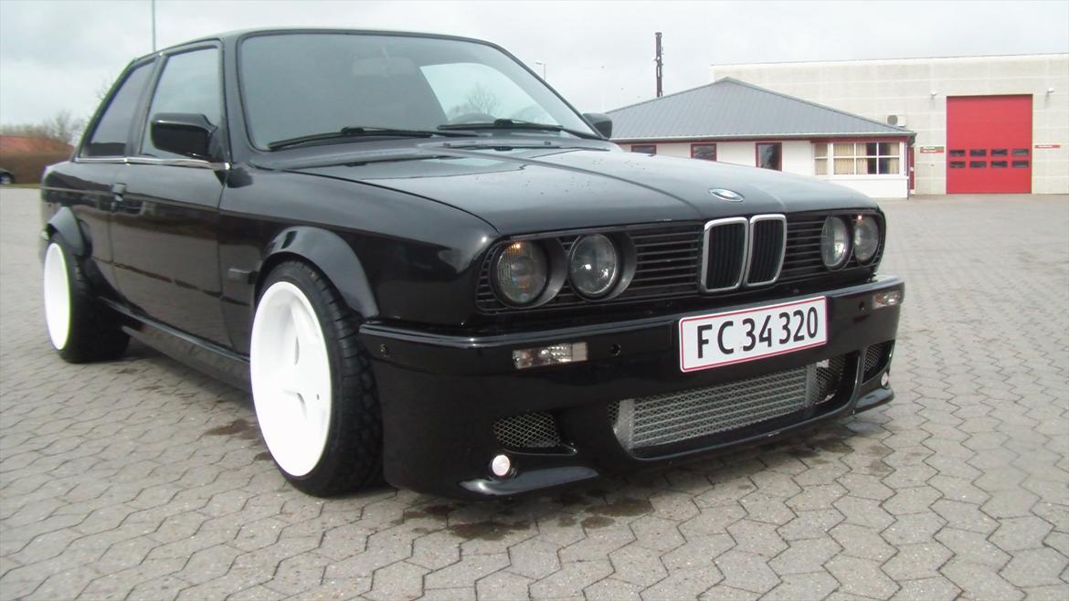 BMW E30 325 tds billede 1